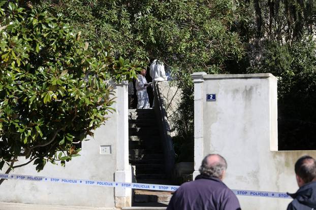MAli Lošinj: Policijski očevid u kući gdje je ubijena ženska osoba