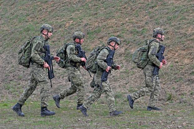 FOTO Vojnici Gardijske oklopno-mehanizirane brigade natjecali se u Garešnici: Evo kako je bilo