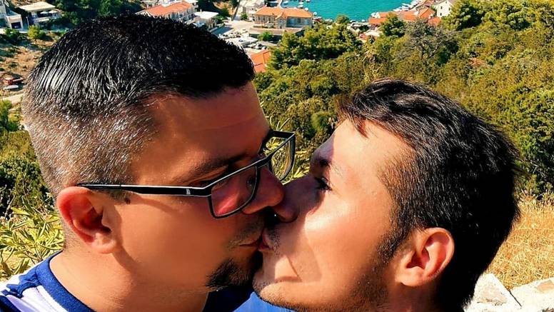 Prvi gay poljubac u hrvatskoj politici: Hajduković i partner objavili fotku na kojoj se ljube
