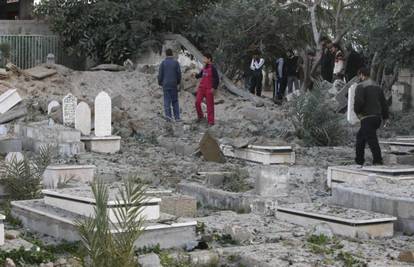 Stanovnici Gaze poginule pokapaju u stare grobove