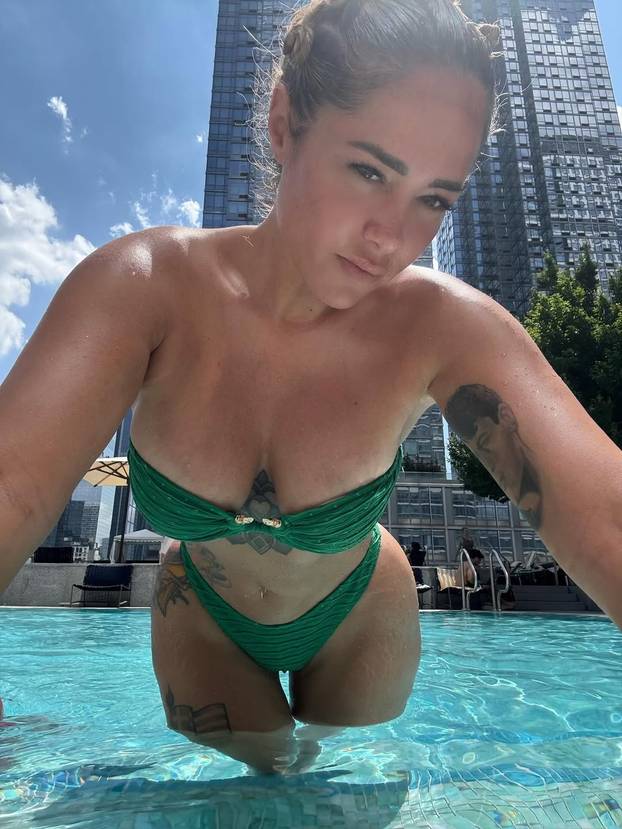 FOTO Operacije i provokacije: Seksi influencerica zabrinuta jer 'curi' njezin eksplicitni sadržaj...