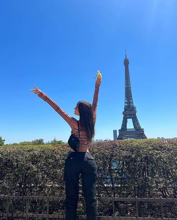 FOTO 'Nije lako imati velike grudi – žene su ljubomorne i ostavljaju zlobne komentare'