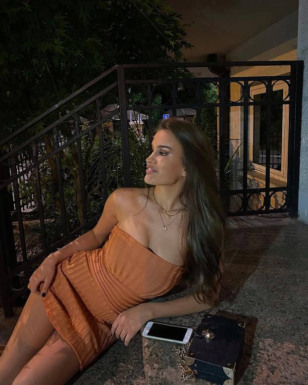 FOTO 'Srpska Diletta' mnogima razbistri um nakon nogometa...
