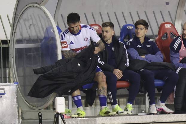 Ljut Marko Livaja na klupi Hajduka 