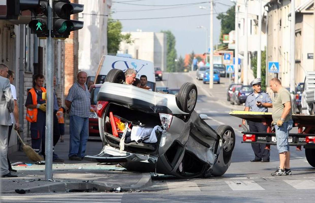 Zagreb: Prošao na crveno i izazvao prometnu nesreću