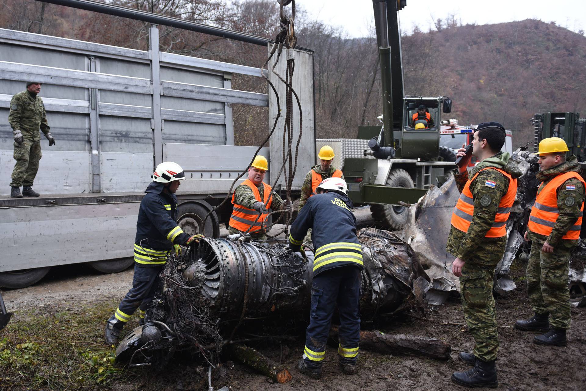 Dijelovi srušenog aviona MiG-21 pronađeni i prevoze se u Zagreb