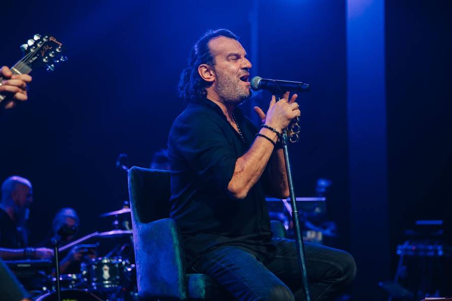 Spektakl za pamćenje – Aca Lukas i Mira Škorić zapalili Globus na Velesajmu!