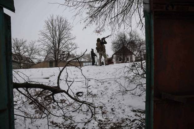 FOTO Ovako izgledaju ulice u Ukrajini: 'Jedino ispod mreže možemo doći do trgovine'