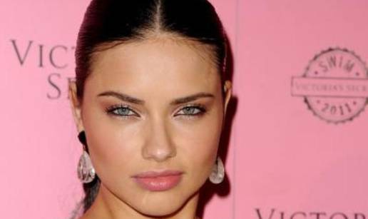 Opet ljubi: Lijepa Adriana Lima i Eastwoodov sin  su novi par?