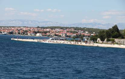 Zadar prošle godine i danas: Zbog korona virusa ulice prazne