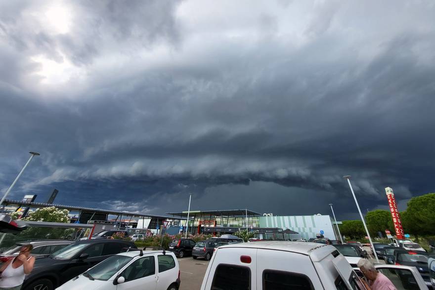 shelf cloud nad pulom