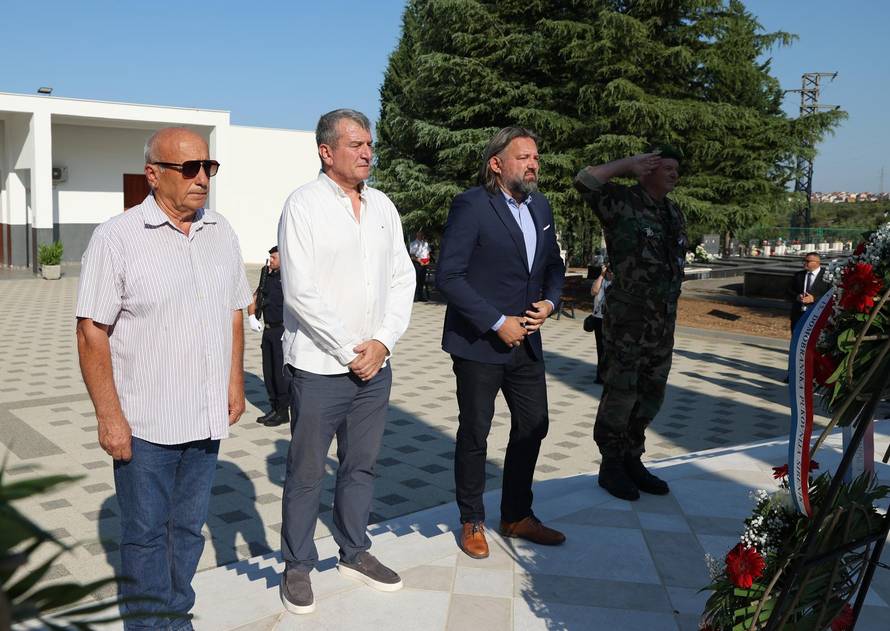 Šibenik: Položeni vijenci i zapaljene svije?e povodom obljetnice Oluje
