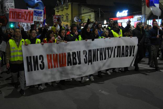 Studenti, srednoškolci i građani stigli u Niš gdje će se ofržati veliki prosvjed "Studentski edikt"