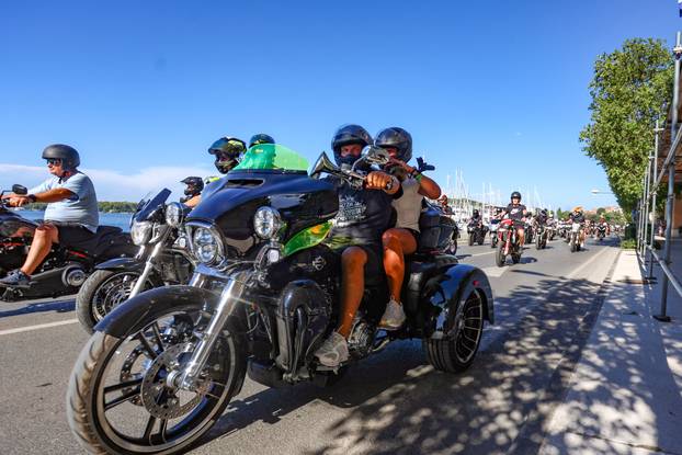 Defile motorista kroz PUlu