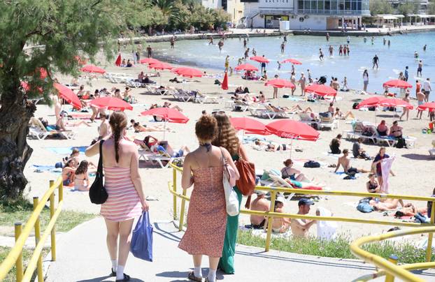 Splitske plaže pune su kupača 