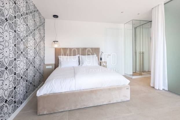 Opa! Vila na Pagu opremljena je tako da ni ne morate na plažu