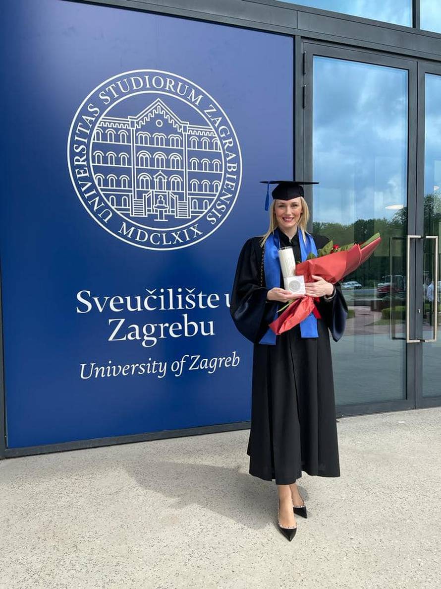 Bivša misica i bliska Bandićeva suradnica Natalija Prica primila je diplomu kojom se pohvalila