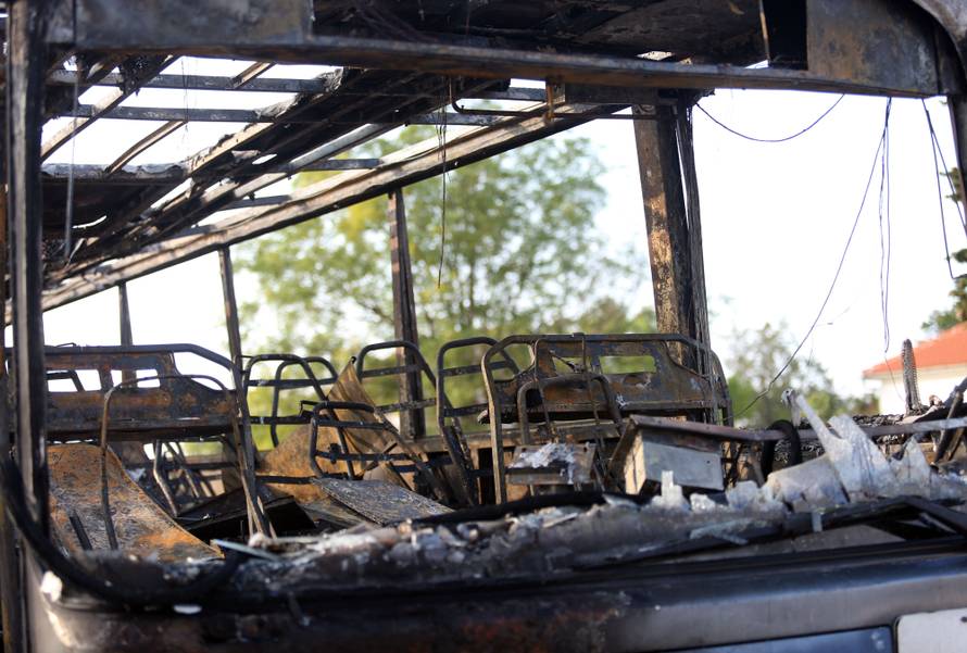 U blizini Drniša izgorio bus, nasreću nitko nije ozlijeđen