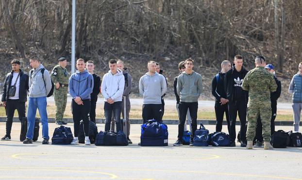 Ministar Anušić i general Kundid na prvom danu TVO-a na Slunju