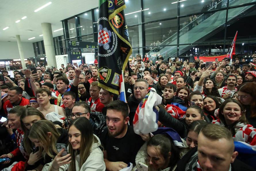 Docek broncanih rukometasa na zracnoj luci Franjo Tudjman