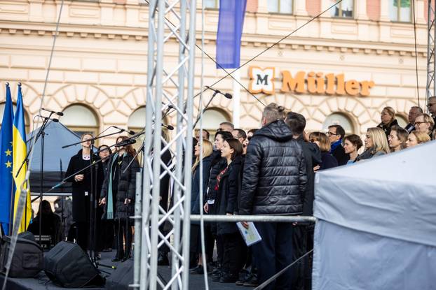 Zagreb: Skup podrške Ukrajini i ukrajinskom narodu na Trgu bana Josipa Jelačića