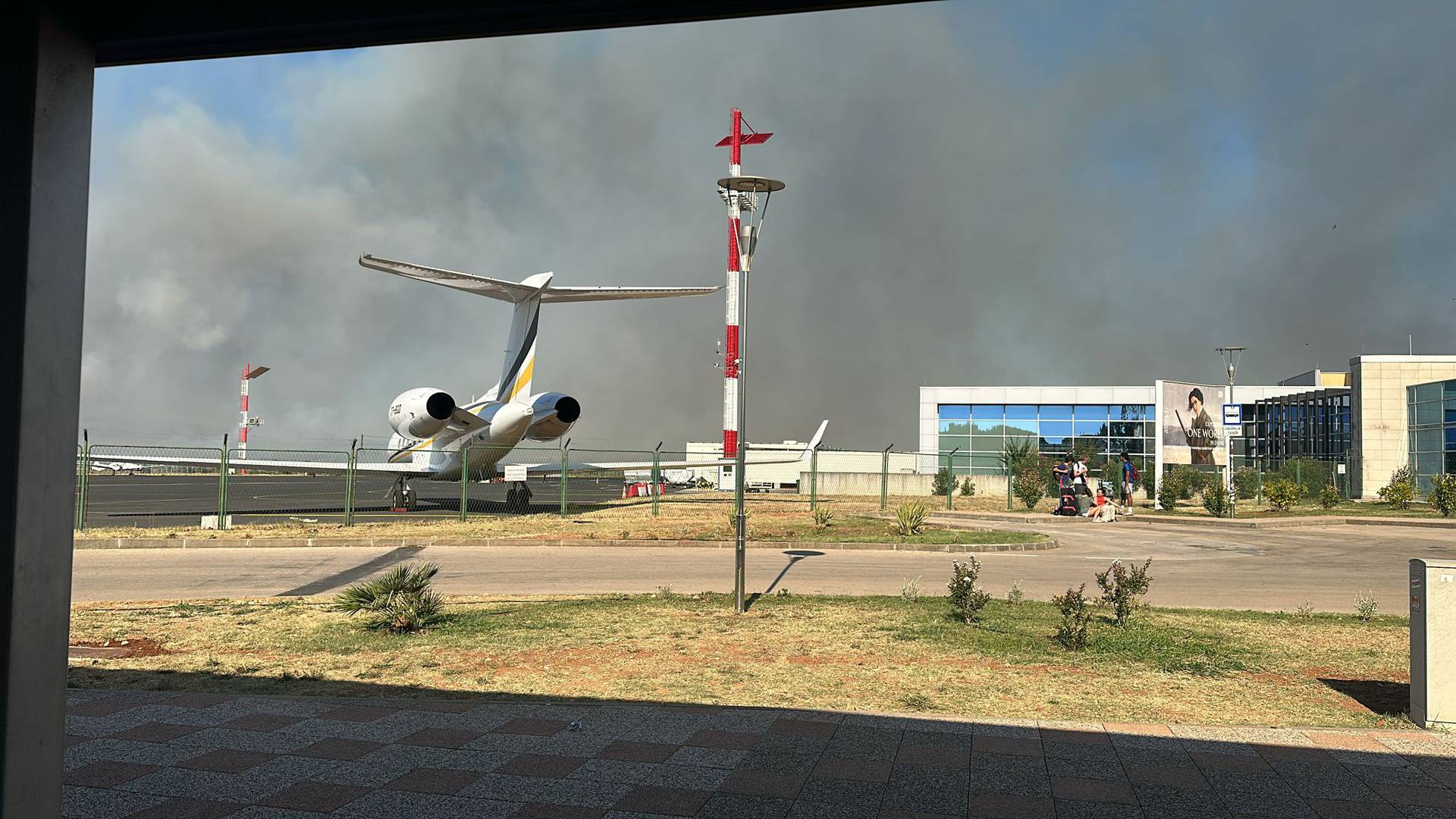 VIDEO Dalmacija u plamenu: Snage s kontinenta kreću prema obali, širi se požar kod Tučepa