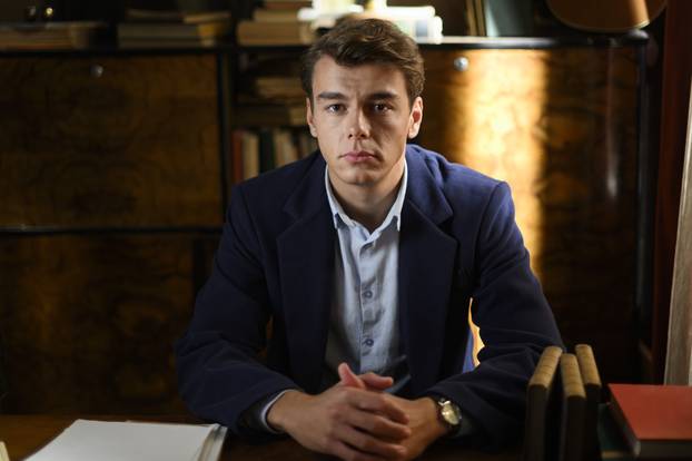 Zagreb, 07.10.2025 - Glumci RTL serije Divlje pcele poziraju na setu u studiju Jadran filma