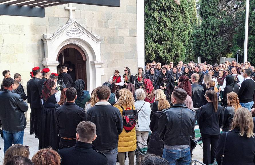 Kastel Sučurac: Sprovod mlade majke koja je u subotu poginula u prometnoj nesreći