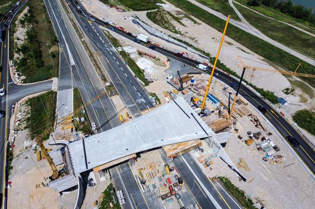 Zagreb: Snimke iz zraka rušenja starog Motela Plitvice na zagreba?koj obilaznici 