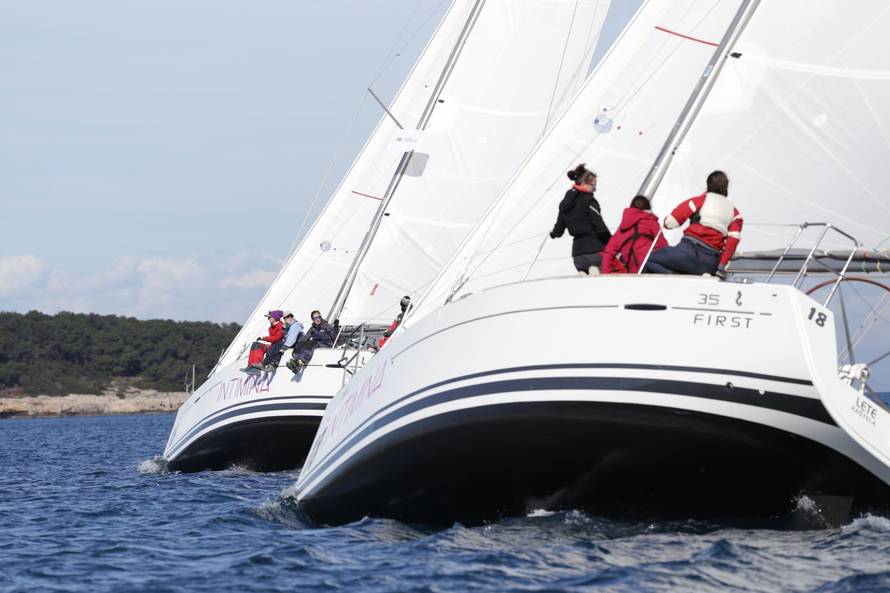 FOTO U Viškoj vali žene opet preuzimaju kormilo: Uskoro kreće deseta regata PMS Žena