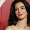 Anne Hathaway priznala: Bila sam napola slijepa 10 godina