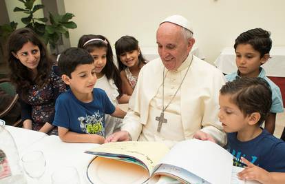 Papa Franjo ručao sa Sirijcima: 'Bio je to obiteljski trenutak...'