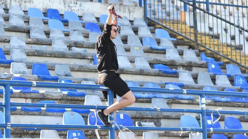 FOTO Ovo se zove lojalnost: Jedan je navijač 'ukrao' svu pozornost na utakmici Vukovara