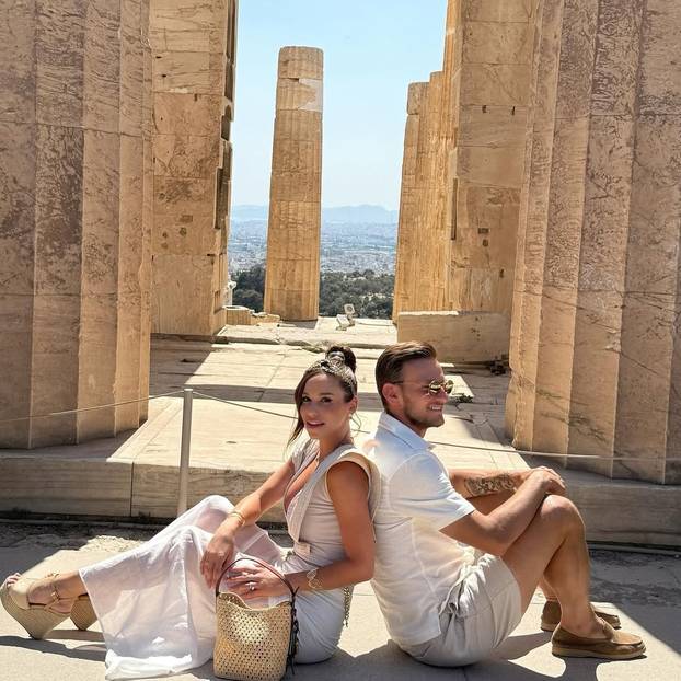 FOTO Dok Split čeka, obitelj Rakitić uživa u grčkoj idili...