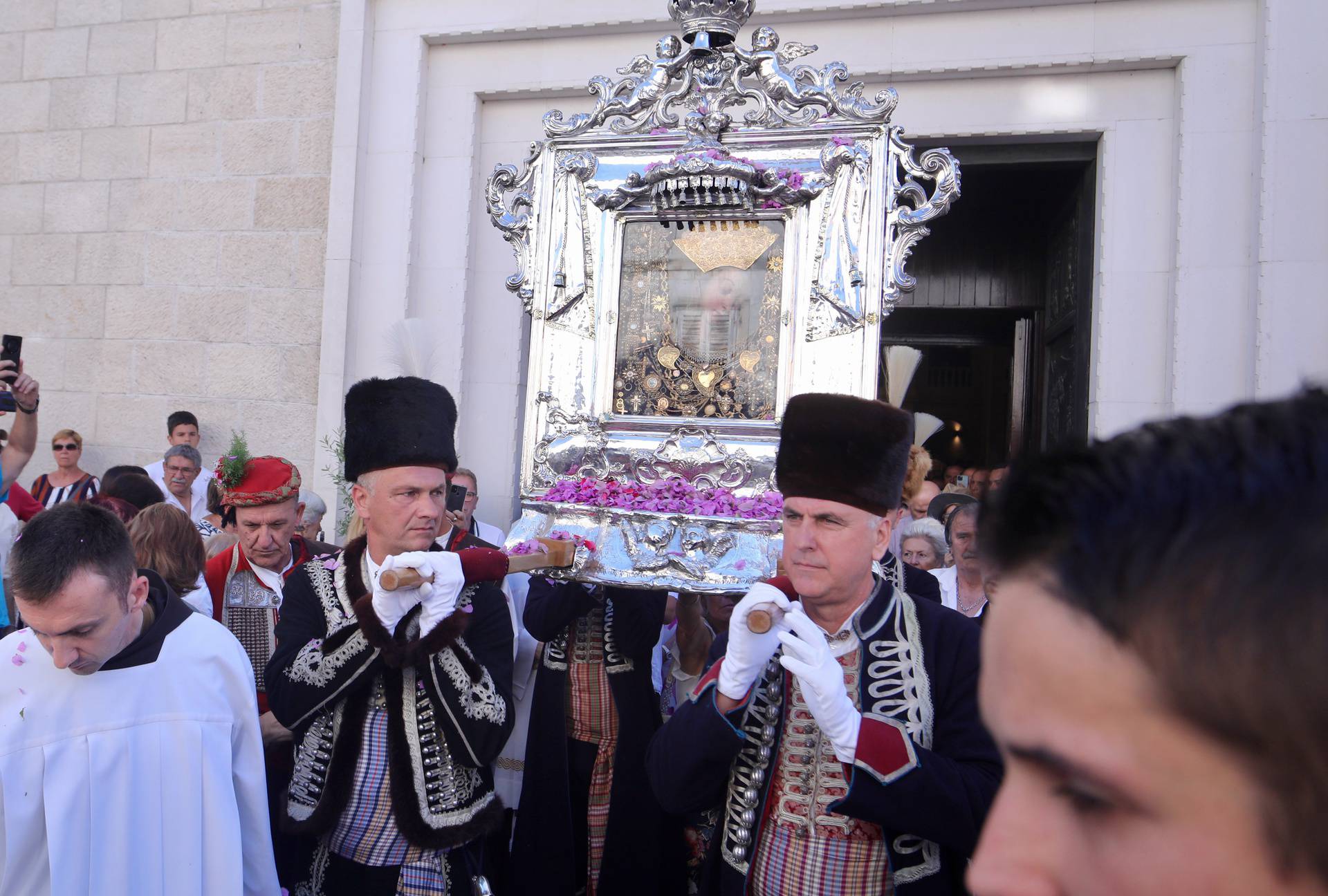 Sinj: Procesija i misa povodom blagdana Velike Gospe