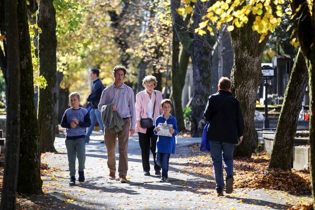Zagreb: Svi sveti groblja poznatih osoba