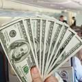 Stjuardesa putnicima ponudila 3500 $ da napuste prekrcani avion: Tko prvi dođe, njegovo!