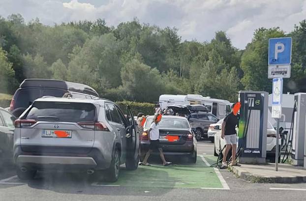 FOTO Ako trebate savjet kako (ne) parkirati, pogledajte ove bisere! Od ovoga boli glava