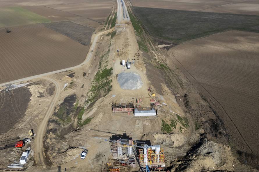 Punom parom se gradi posljednja dionica Koridora 5c, uskoro će put od Osijeka do Budimpešte trajati dva sata