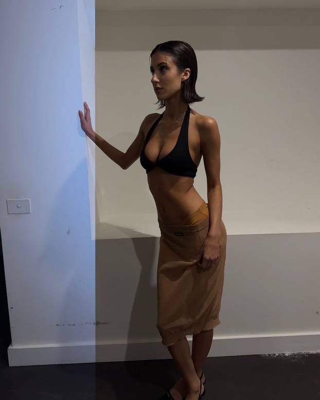 FOTO Golišave sestre Censori: Ni Angelina baš ne voli grudnjake