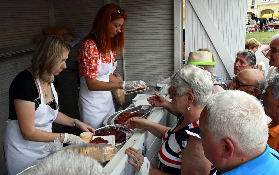 Požega: Održan Festival kulena i vina i tradicionalni Ivanjski krijes 