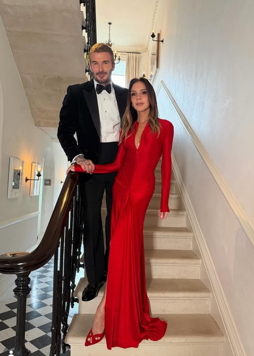 Victoria Beckham pozira u oskudnoj haljini dok svađa sa sinom Brooklynom i dalje traje