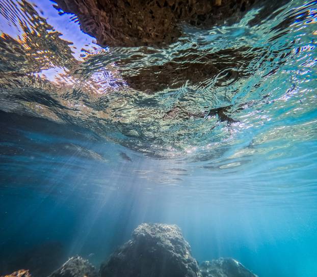 Kamen Brela i plaža Punta Rata  