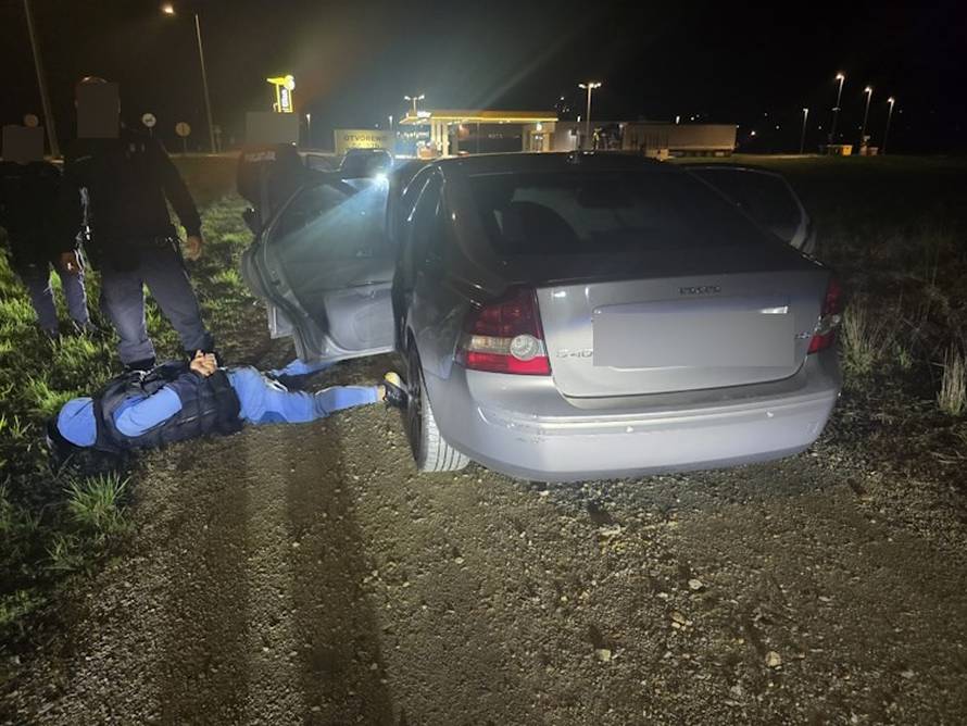 VIDEO Rumunji pljačkali po trgovačkom centru u Zagrebu, ozlijedili policajce, pali u potjeri