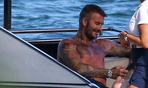 David Beckham ležao bez majice na jahti, a ženi koja ga je služila se smiješio: Što će reći Victoria?