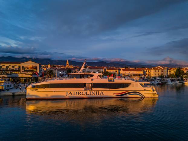 Novalja: Zalazak sunca uz oblake i more