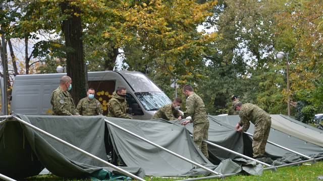 Hrvatska vojska postavlja šatore ispred Medicinskog fakulteta u Zagrebu