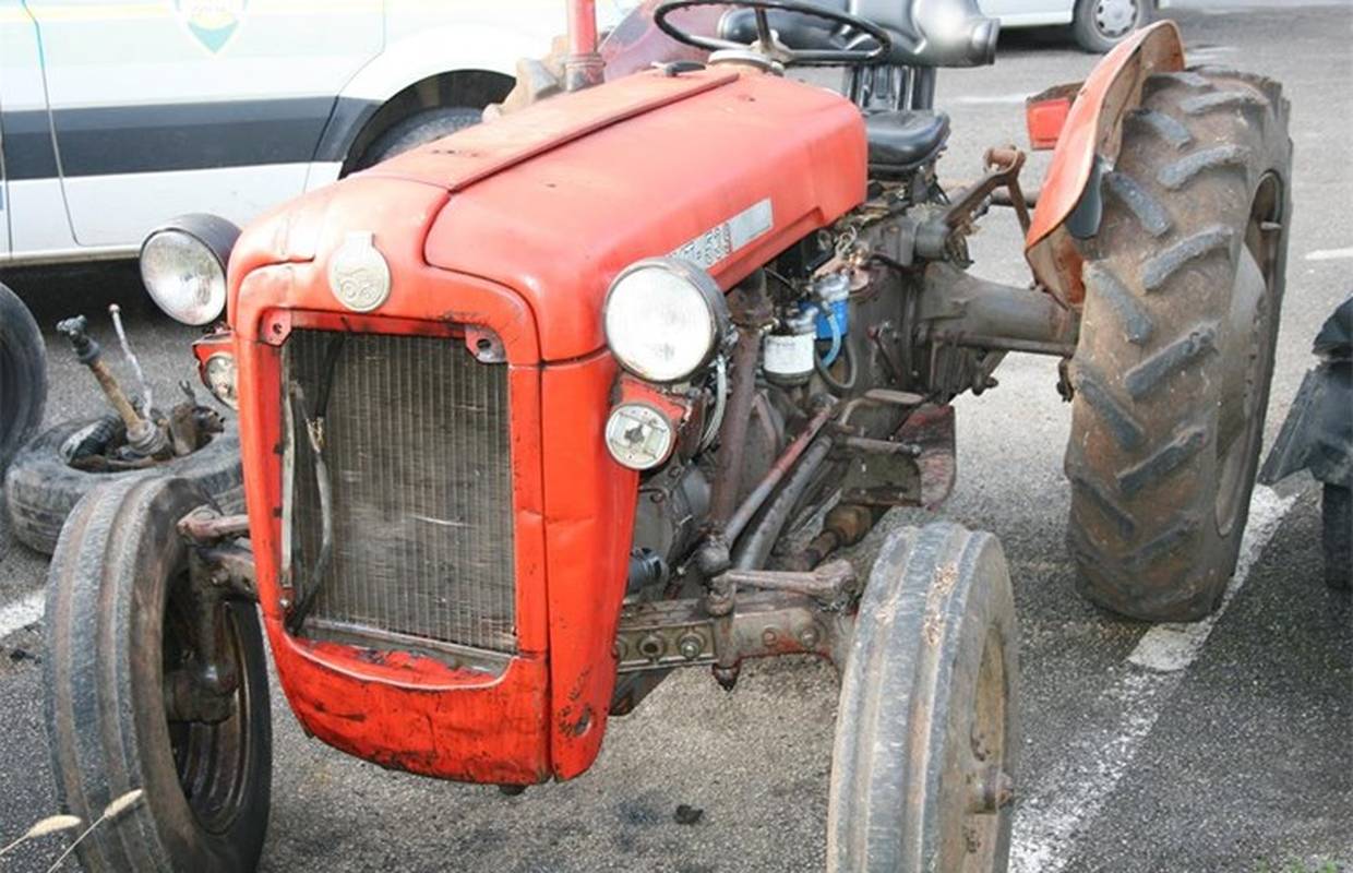 Muškarac (71) poginuo u Istri, pregazio ga je vlastiti traktor