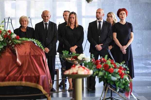 Zagreb: Posljedni ispraćaj novinara Roberta Valdeca 