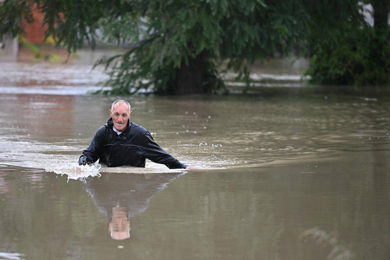 Drenje Brdovečko: Čovjek pokušava doći do obale